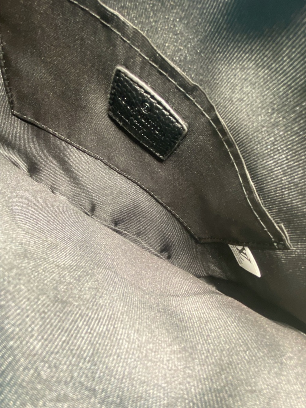 Louis Vuitton Navy Blue Leather Messenger Bag with Logo Detail - Picture 5 of 5